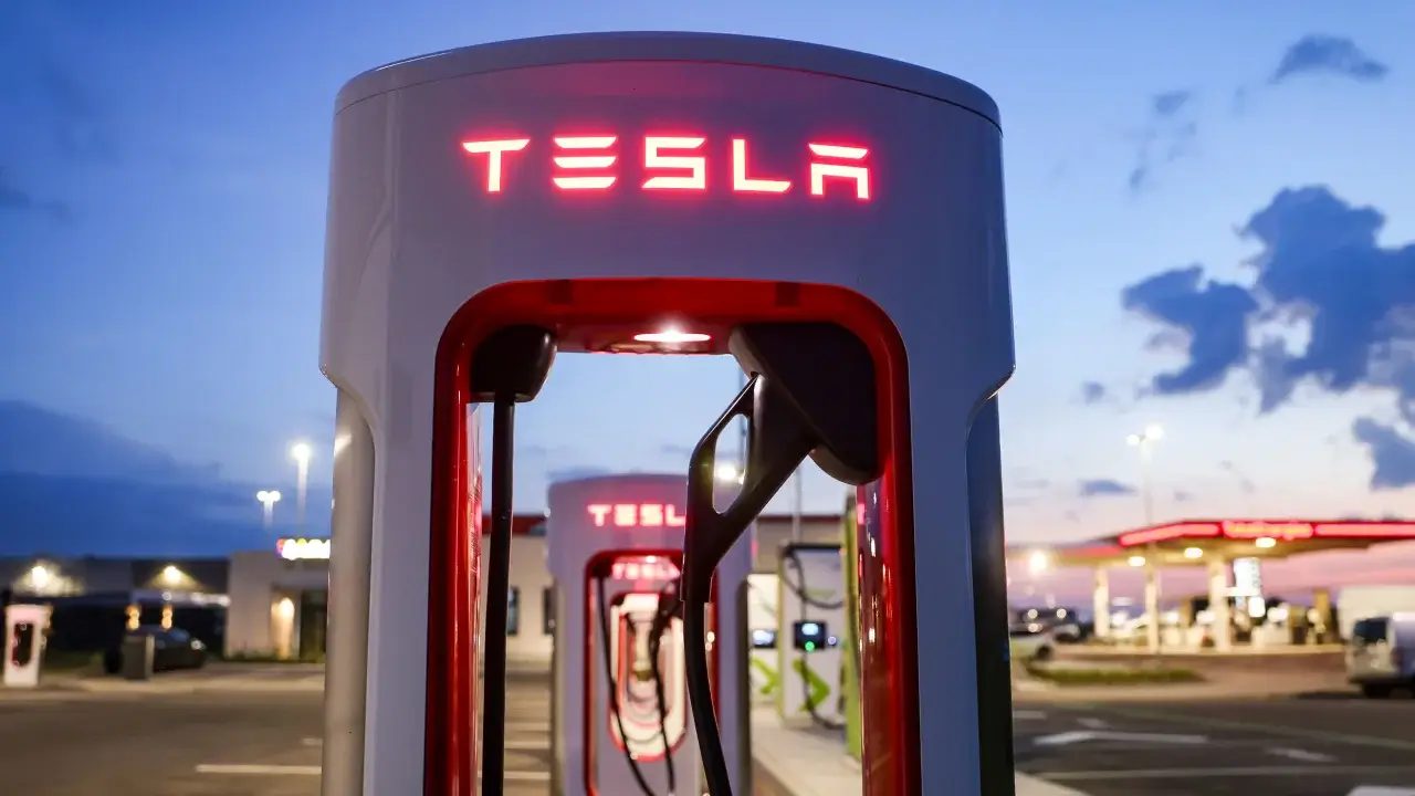221111173314-tesla-charging-station-file-restricted-07012 theinvestmentnews.com