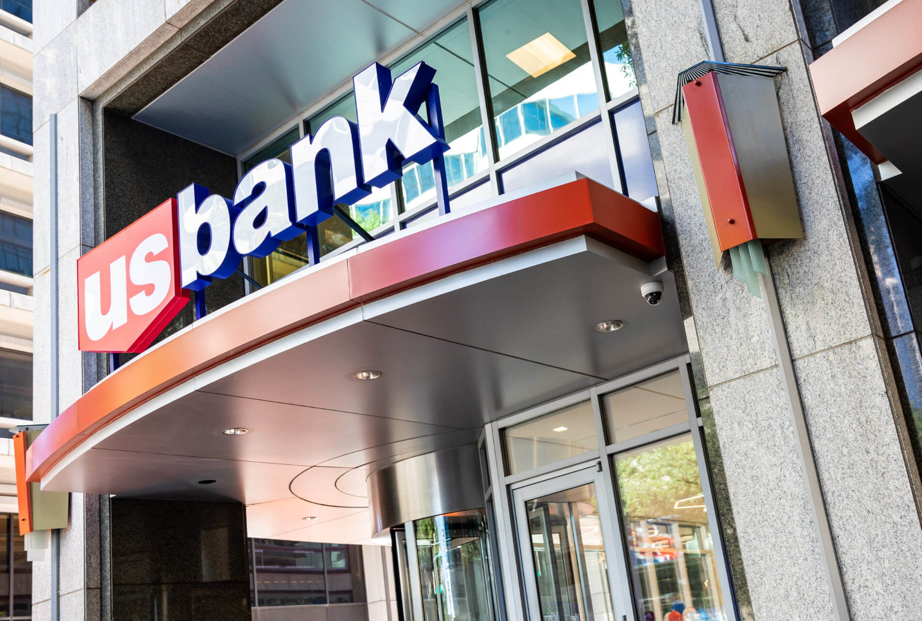Bank_Director_16x9 theinvestmentnews.com