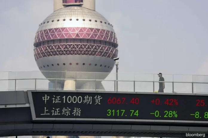 china stocks generic 20231027_20231027093408_bloomberg_1 theinvestmentnews.com