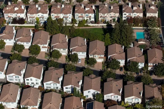 us mortgage home house property 20230927_20230927192844_bloomberg_0-1 theinvestmentnews.com