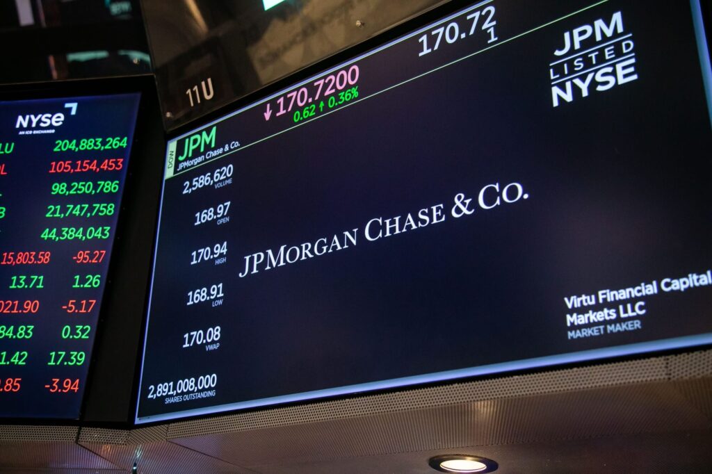 JP Morgan Chase & Co theinvestmentnews.com