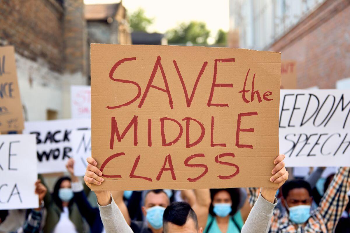 Middle class man - theinvestmentnews.com